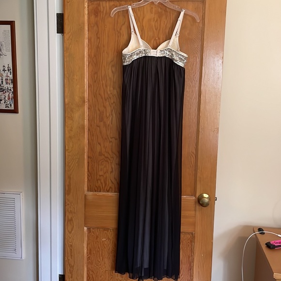 Long black and sequin dress - Picture 4 of 9